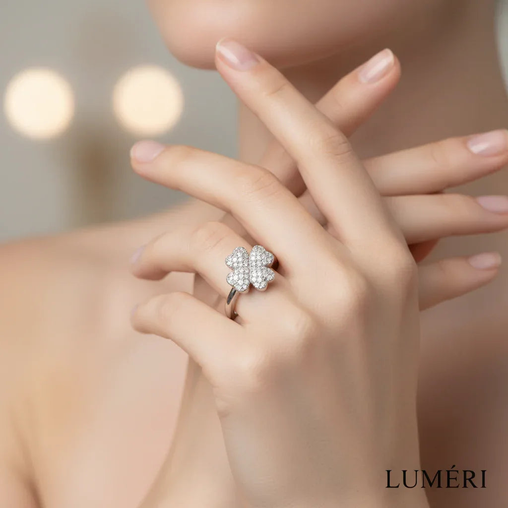 Luméri Essence | Ladies Ring Folli Follie 3r19s006c worn on model – LUMÉRI