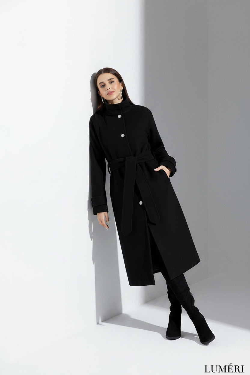 Luméri Studio | Coat Model black 1 – LUMÉRI