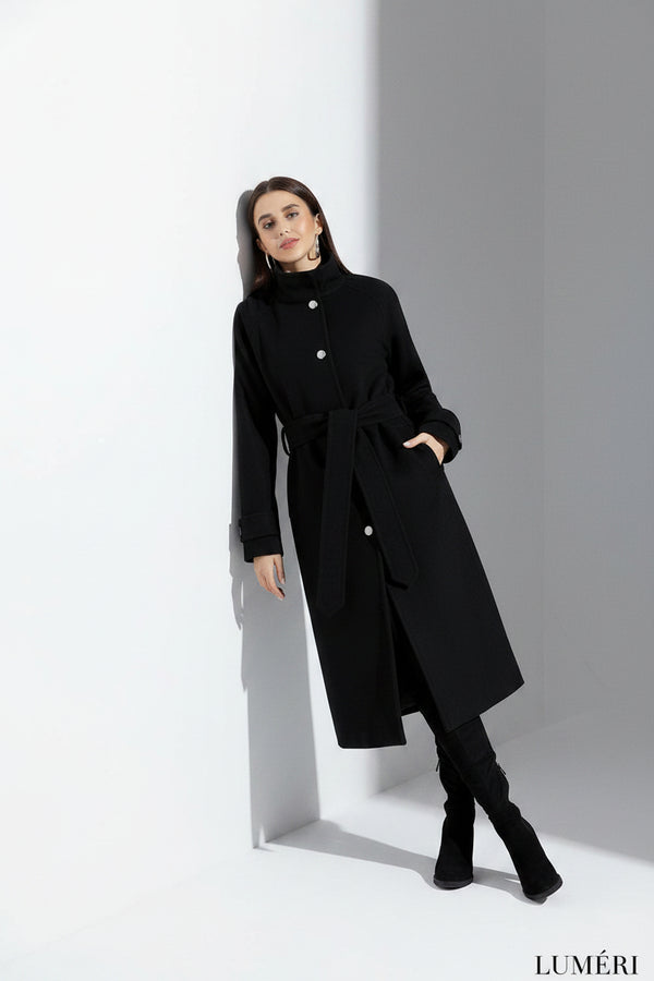 Luméri Studio | Coat Model black 1 – LUMÉRI
