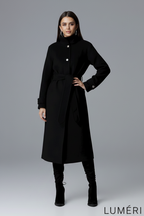 Luméri Studio | Coat Model black 2 worn on model – LUMÉRI