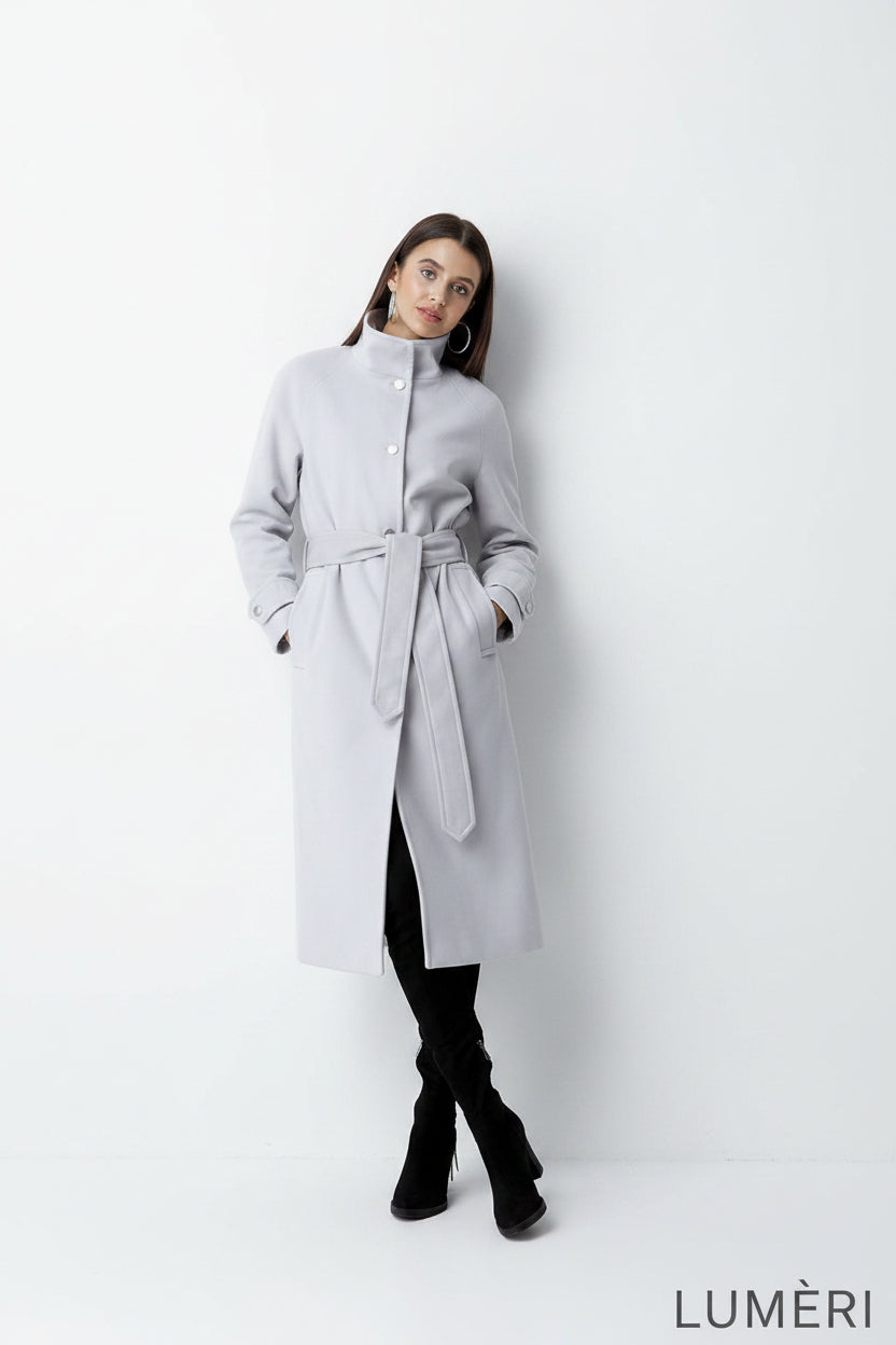 Luméri Studio | Coat Model gray 1– LUMÉRI
