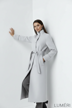 Luméri Studio | Coat Model gray 2 worn on model – LUMÉRI