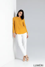 Luméri Studio | Blouse Model 2 worn on model – LUMÉRI