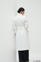 Luméri Studio | Coat Model white close-up detail – LUMÉRI