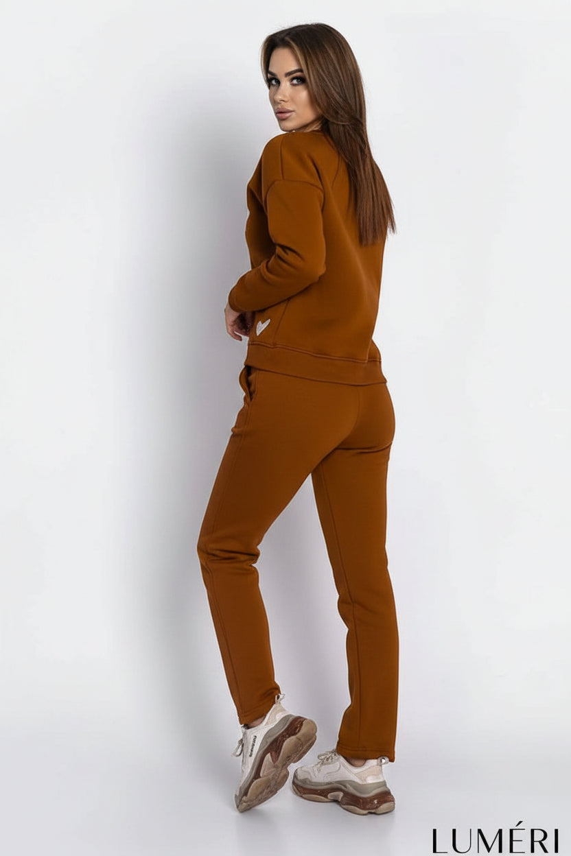 Luméri Leisure | Insulated Tracksuit For Women Sweatshirt And Loose Pants Taba 2 worn on model – LUMÉRI