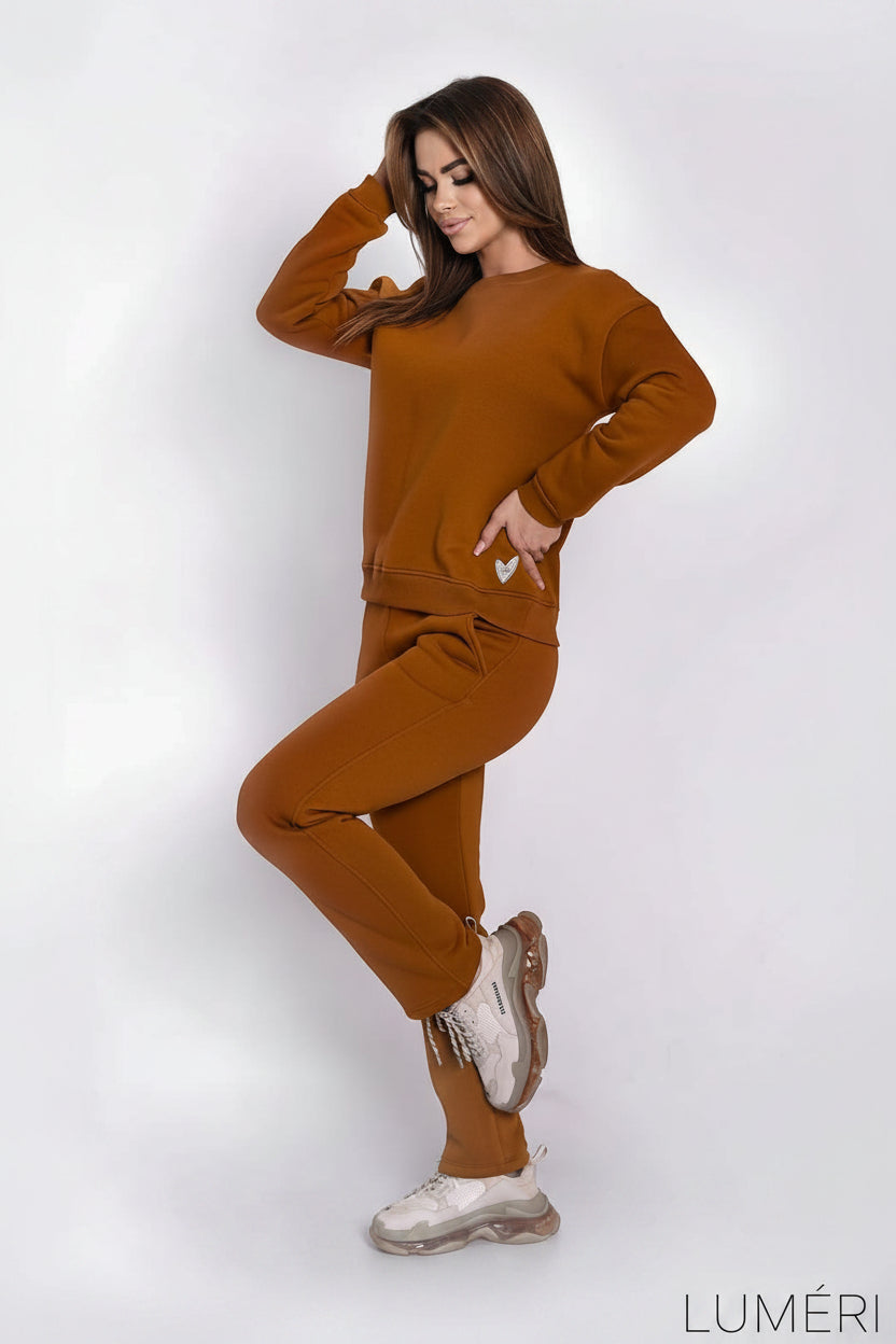 Luméri Leisure | Insulated Tracksuit For Women Sweatshirt And Loose Pants Taba 3 close-up detail – LUMÉRI
