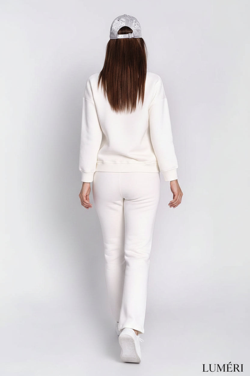Luméri Leisure | Insulated Tracksuit For Women Sweatshirt And Loose Pants Ecru 2 worn on model – LUMÉRI