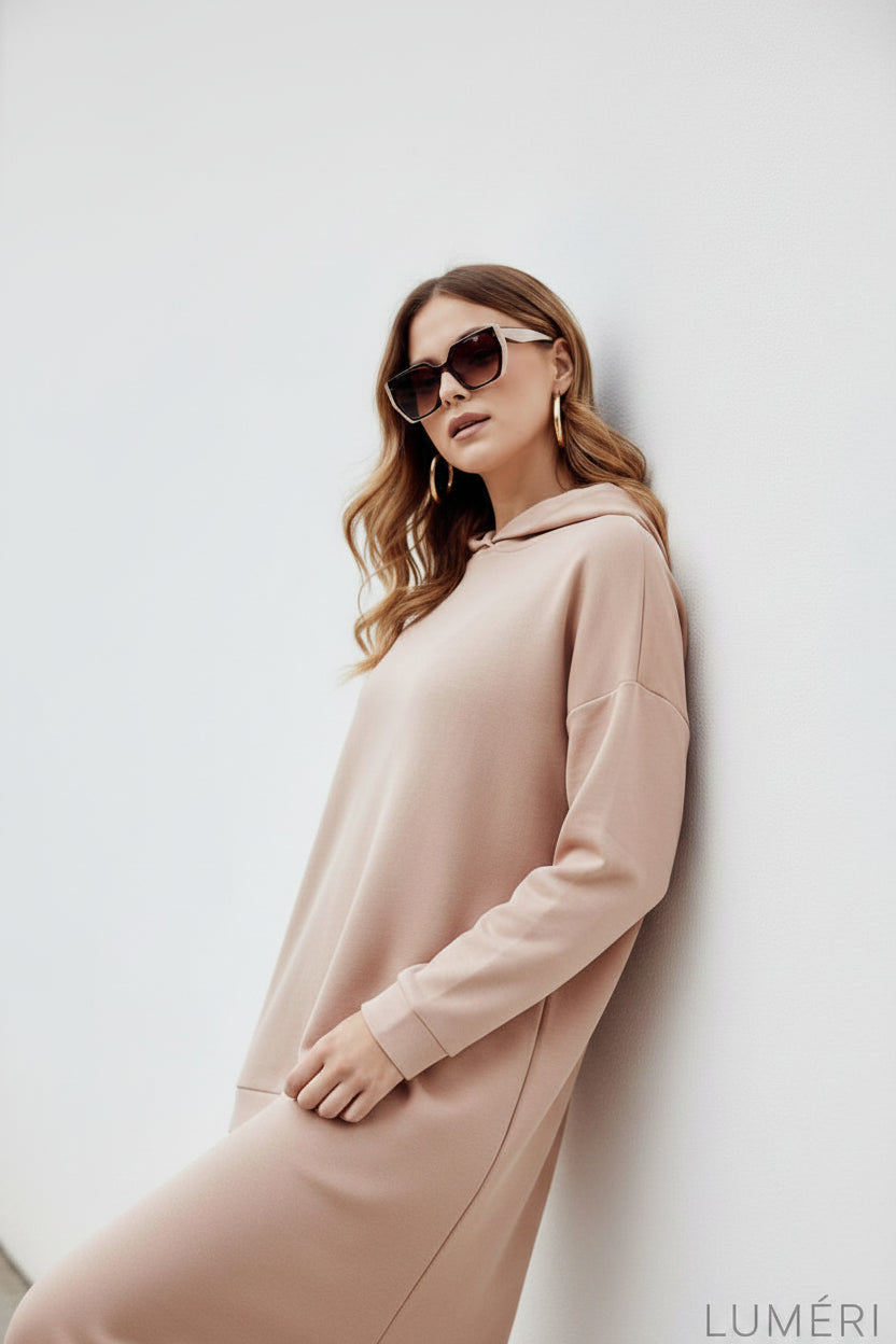 Luméri Muse | Sports Midi Dress With A Hood Beige 3 close-up detail – LUMÉRI