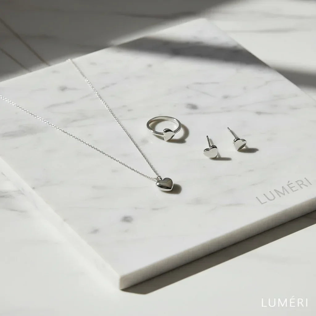 Luméri Bloom | Stainless Steel Silver Heart Necklace For Women close-up detail – LUMÉRI