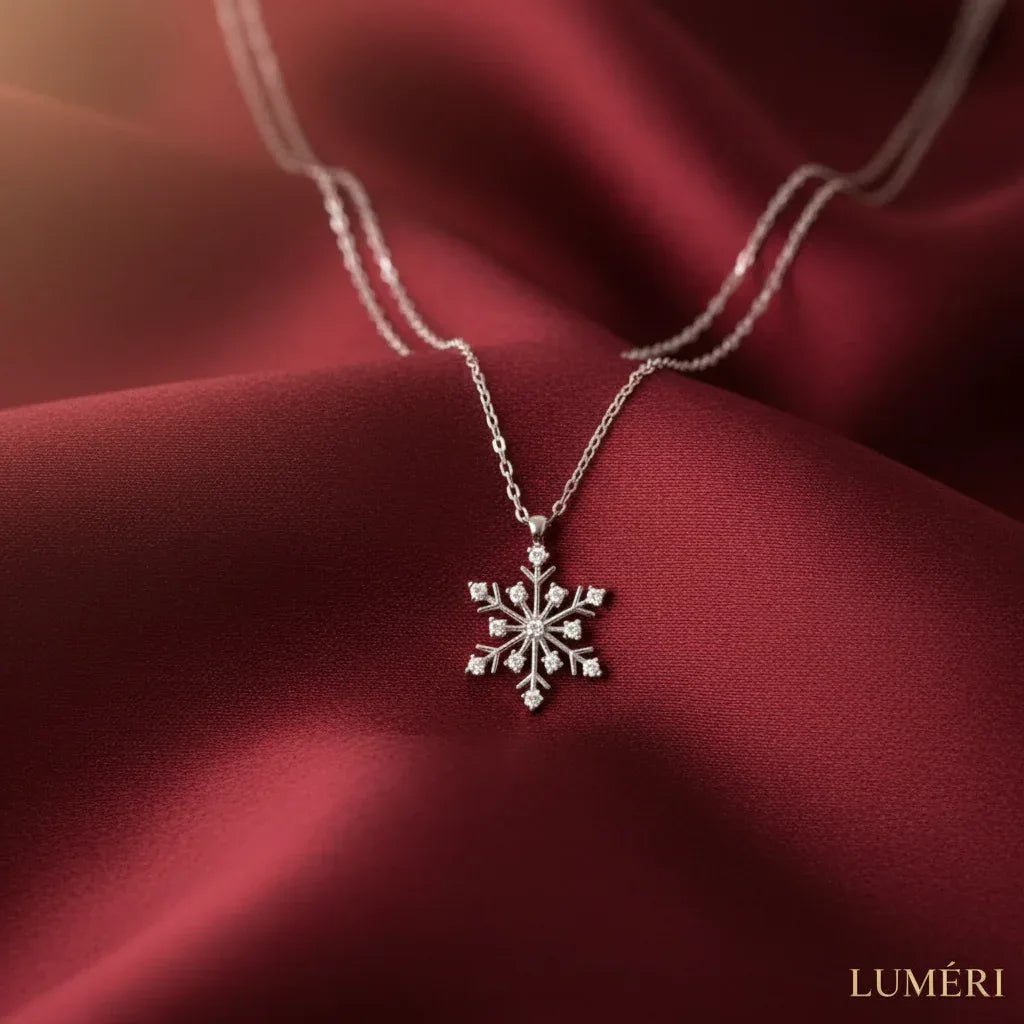 Luméri Bloom | 925 Sterling Silver Snowflake Necklace With White Stone close-up detail – LUMÉRI