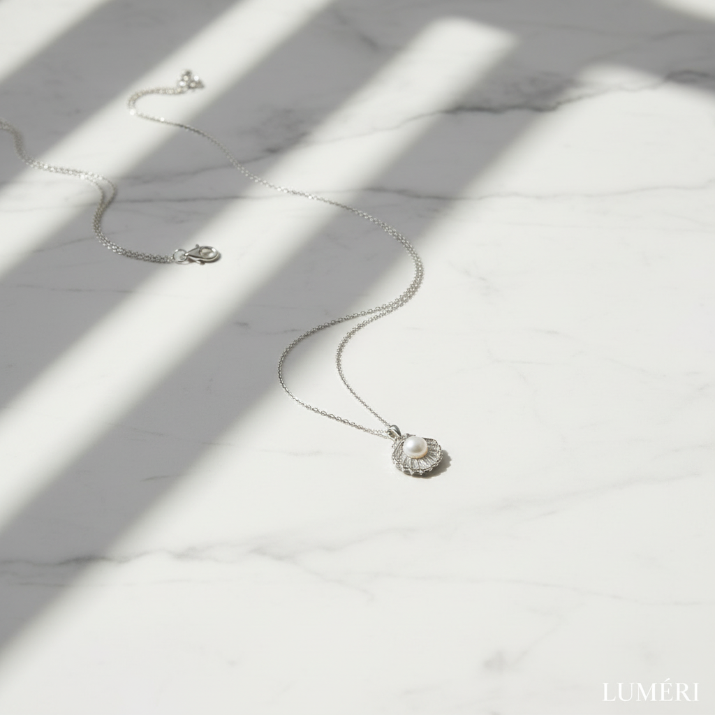 Luméri Bloom | Stainless Steel Silver Oyster Necklace For Women close-up detail – LUMÉRI