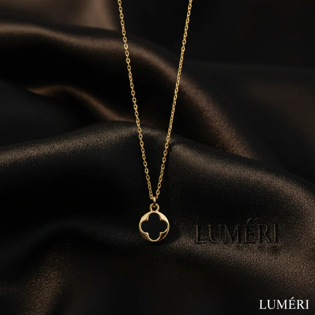 Luméri Bloom | Stainless Steel Black Clover Gold Necklace close-up detail – LUMÉRI