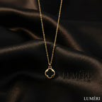 Luméri Bloom | Stainless Steel Black Clover Gold Necklace close-up detail – LUMÉRI