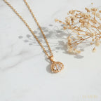 Luméri Bloom | Ocean Treasure 24 Karats Seashell Necklace close-up detail – LUMÉRI
