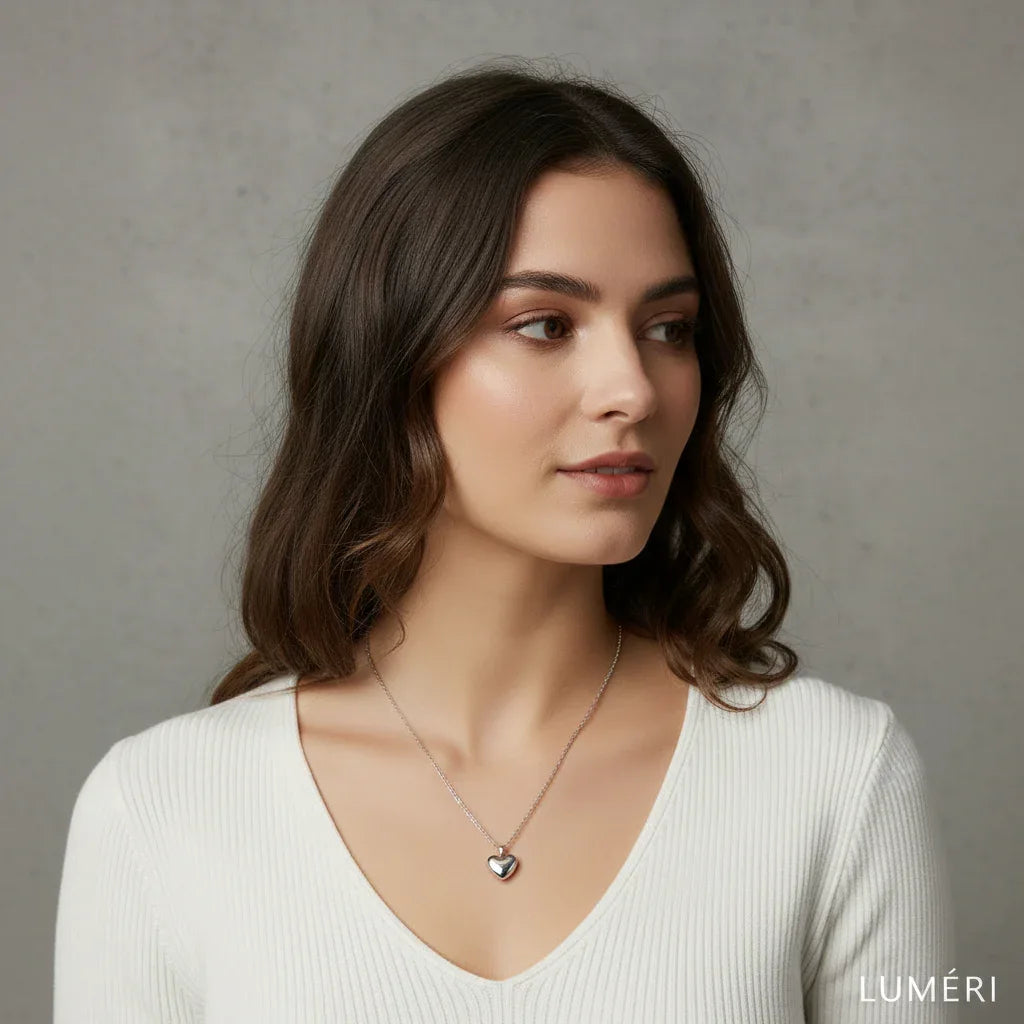 Luméri Bloom | Stainless Steel Silver Heart Necklace For Women worn on model – LUMÉRI